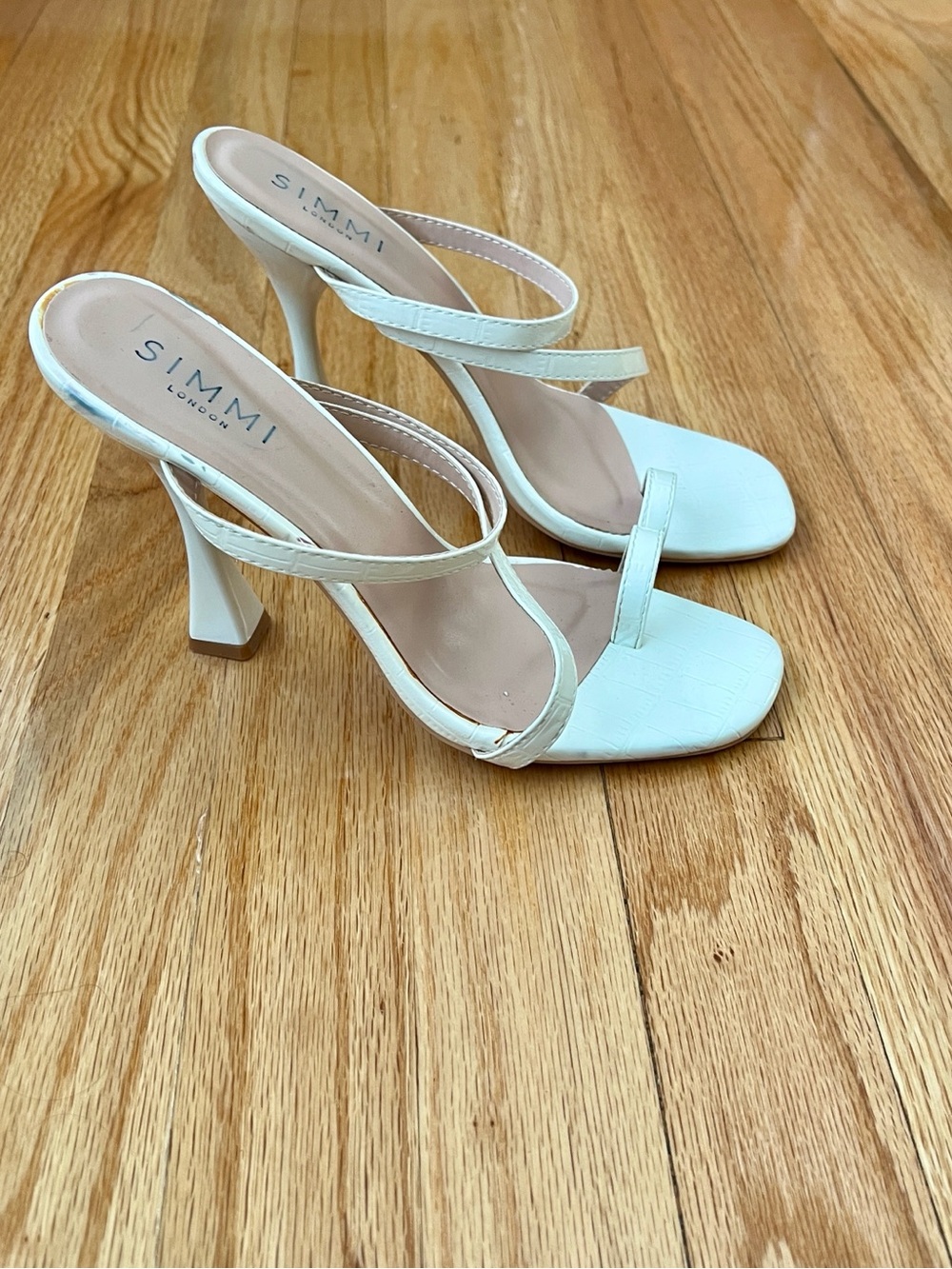 Simmi London white sandal women’s size 6